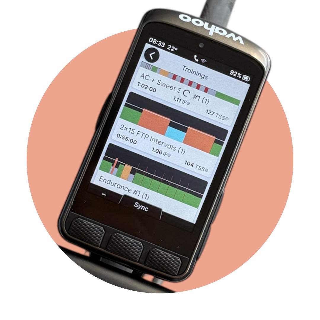 Der Wahoo ELEMNT ACE bringt frischen Wind in die Welt der Fahrradcomputer. Mit seinem integrierten Windsensor liefert er erstmals Echtzeitdaten zu Rücken- und Gegenwind. Kombiniert mit einem großen 3,8"-Display, via Touchscreen und Tasten sowie präziser Navigation, ist der ACE ein echter High-End-Begleiter für ambitionierte Radfahrer.
