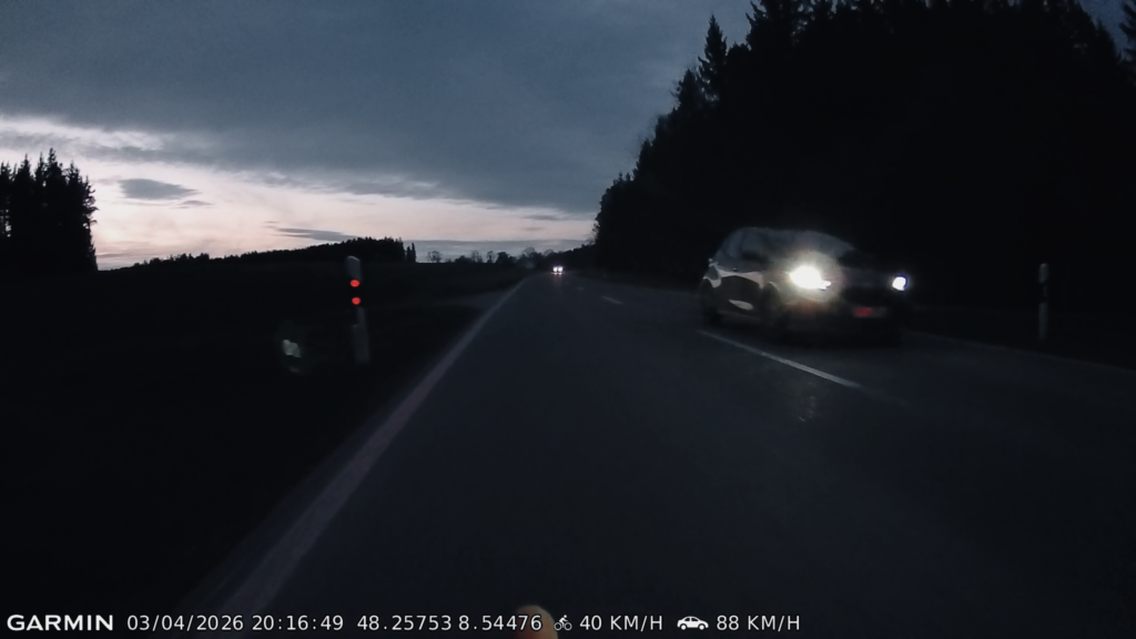 Garmin Varia RCT 716 Dashcam bei Nacht