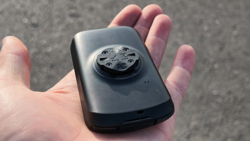 Rückseite des iGPSPORT BSC 500 mit Garmin-kompatibler Vierteldrehhalterung