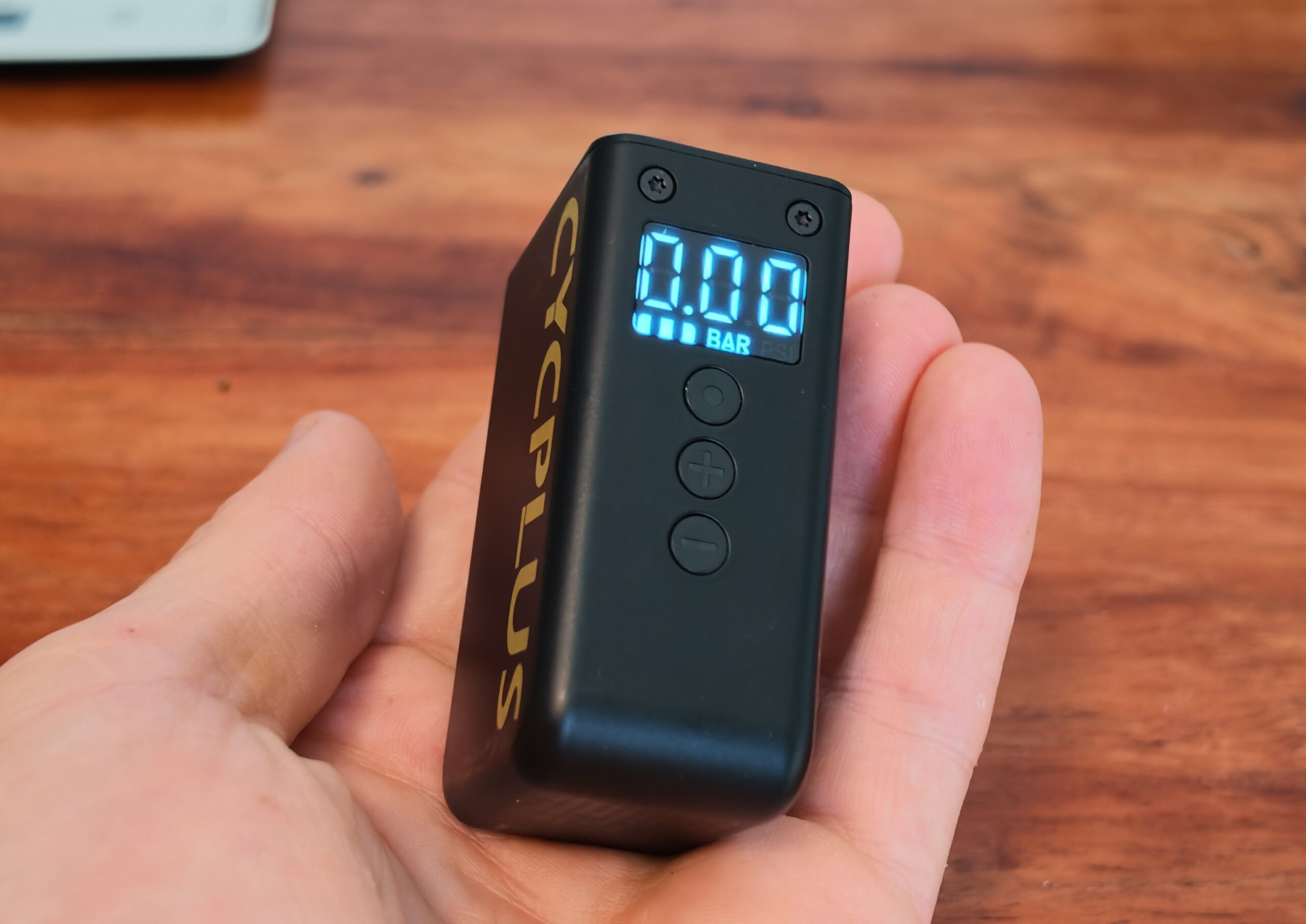 CYCPLUS AS2 Ultra mit Display und Druckanzeige
