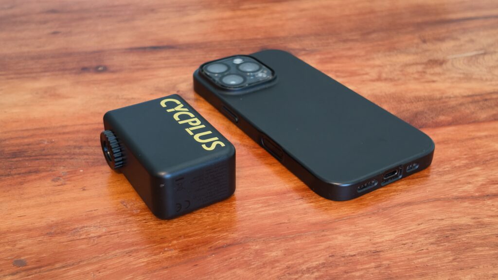 cycplus-as2-ultra-groessenvergleich-smartphone.avif