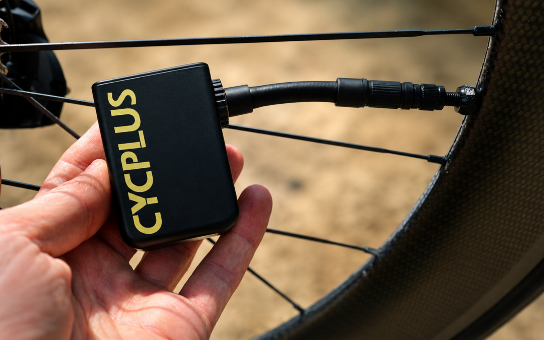 CYCPLUS AS2 Ultra Test: Extrem kompakte E-Pumpe für die Trikottasche