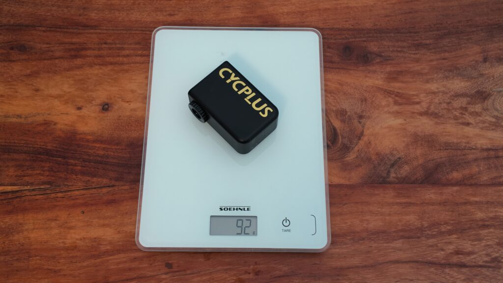 CYCPLUS AS2 Ultra ohne Schlauch auf einer Waage bei 92 Gramm