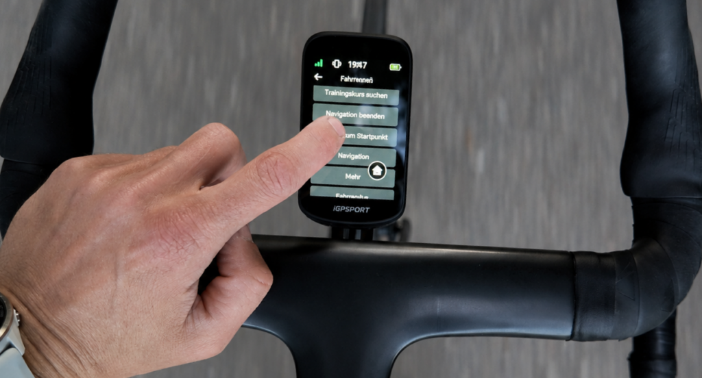 Bedienung des iGPSPORT BSC 500 per Touchscreen während der Fahrt