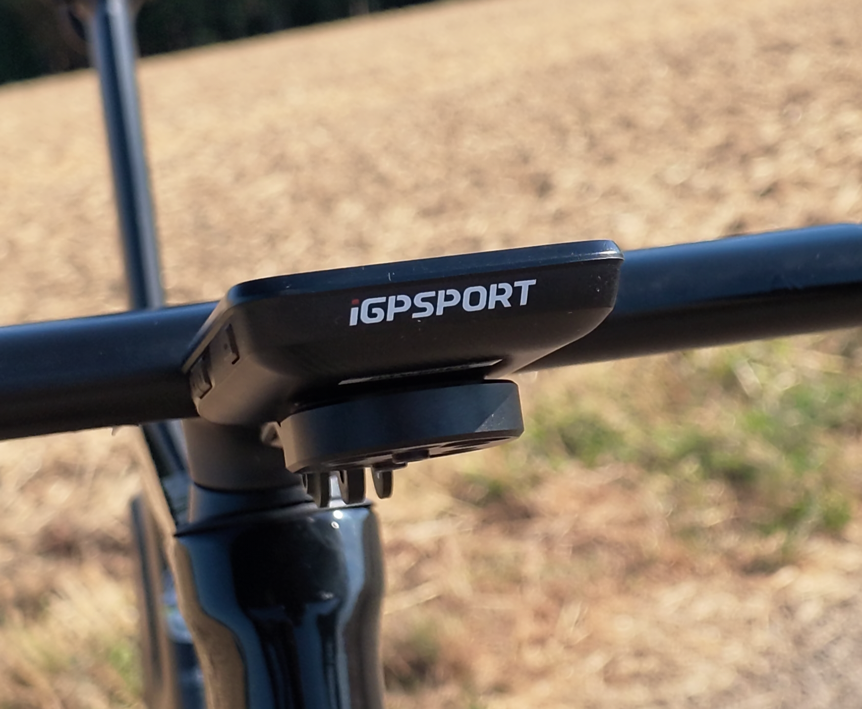iGPSPORT BiNavi GPS-Fahrradcomputer in der Vorderansicht