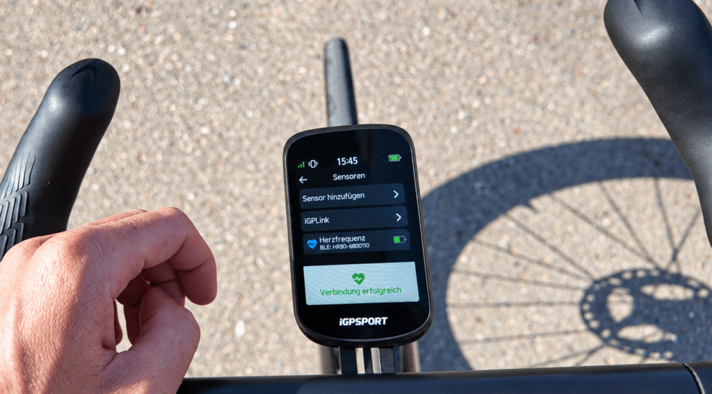 Fahrradcomputer zeigt den iGPSPORT HR80 in der Liste verbundener Herzfrequenzsensoren