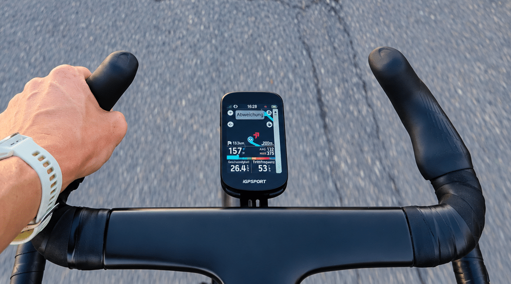 iGPSPORT BSC200 Pro am Rennradlenker bei der Neuberechnung einer Route