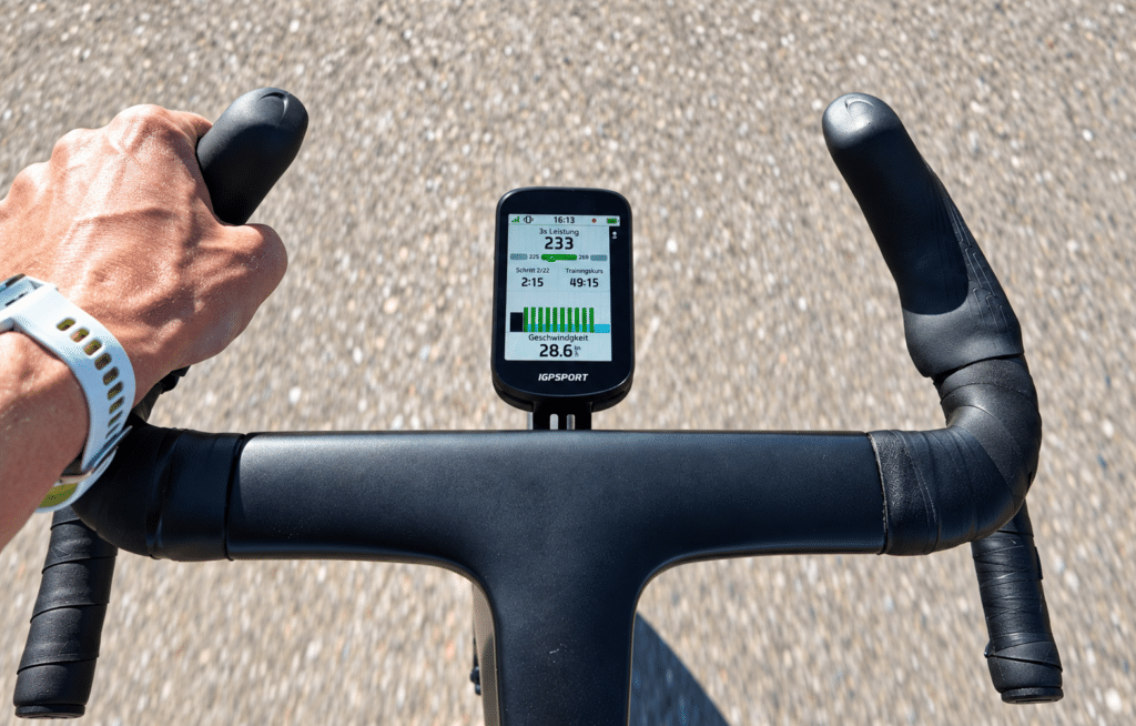 iGPSPORT BSC200 Pro am Rennradlenker mit einer strukturierten Trainingseinheit