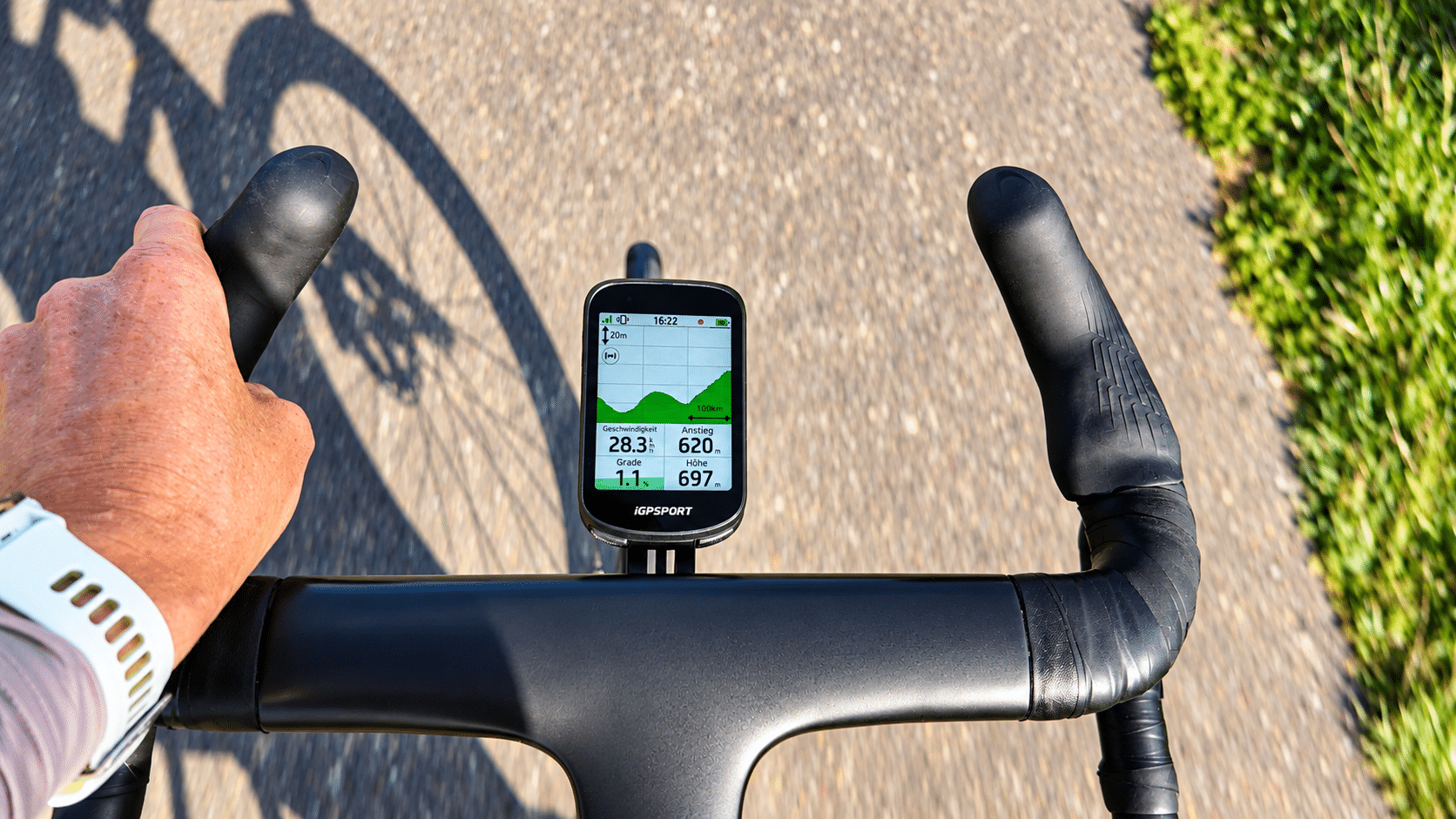 iGPSPORT BSC200 Pro mit Höhenprofil und Anstiegsanzeige am Rennradlenker