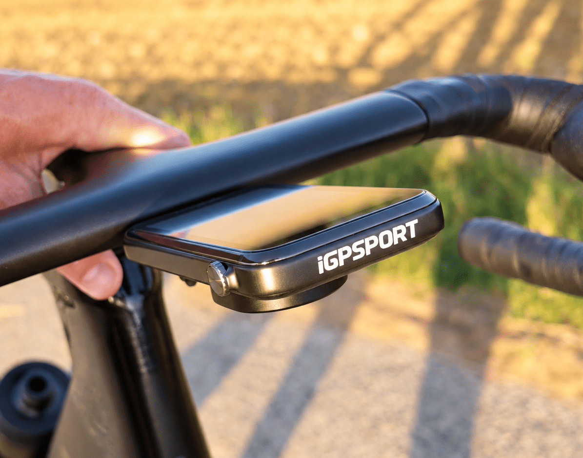Seitenansicht des iGPSPORT BiNavi Ultra mit Drehrad unter dem Rennradlenker